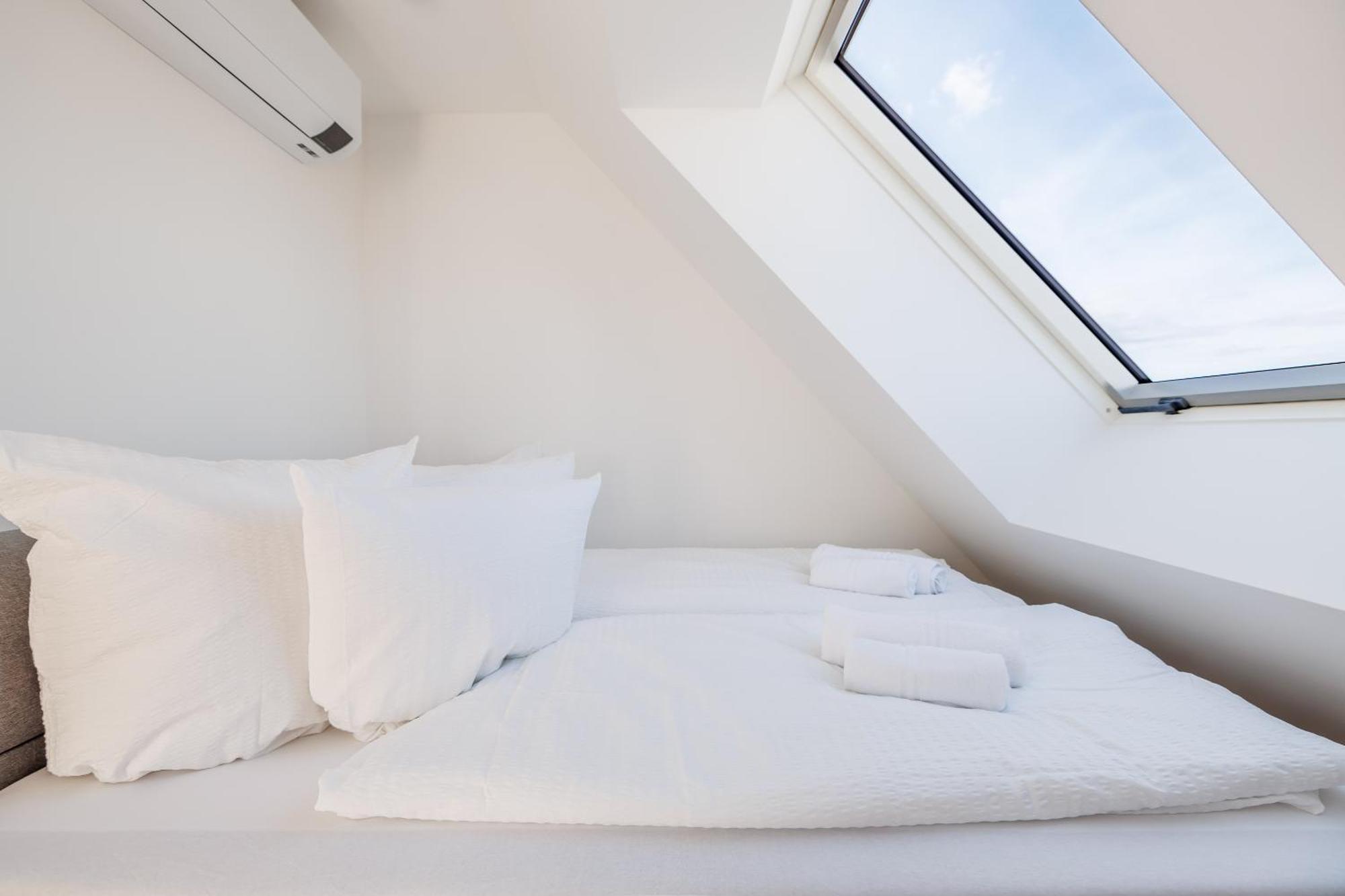 Symphony Apartments 38 - Modern Loft With Terrace And Grill In Central Location ウィーン エクステリア 写真