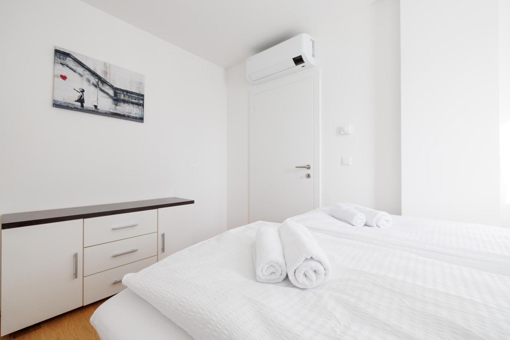 Symphony Apartments 38 - Modern Loft With Terrace And Grill In Central Location ウィーン エクステリア 写真