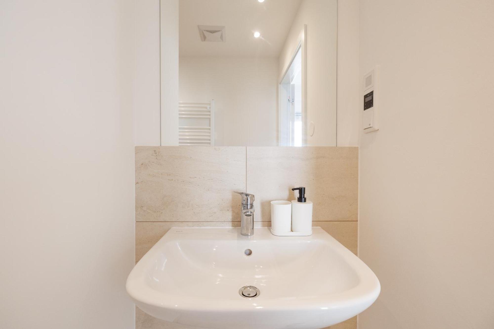 Symphony Apartments 38 - Modern Loft With Terrace And Grill In Central Location ウィーン エクステリア 写真